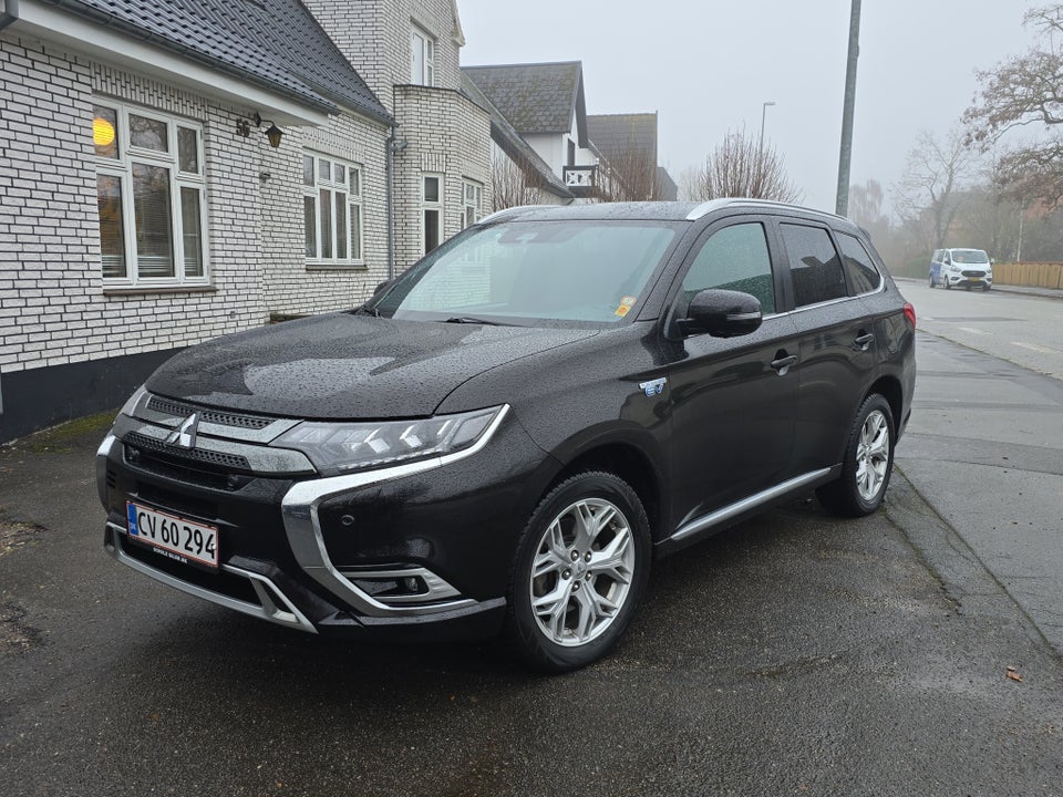 Mitsubishi Outlander 2,4 PHEV Instyle CVT 4WD 5d