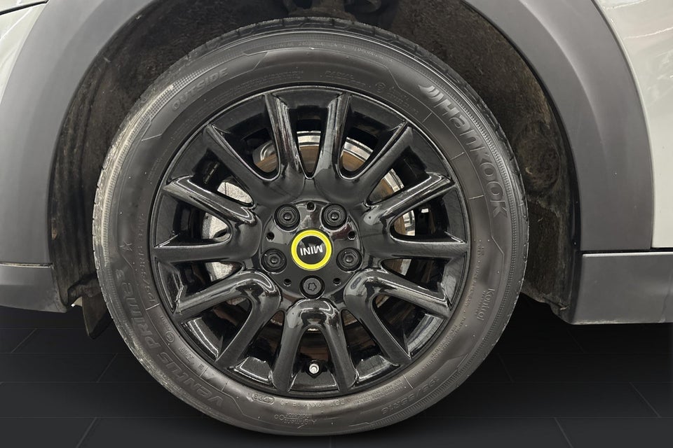 MINI Cooper SE Essential 3d