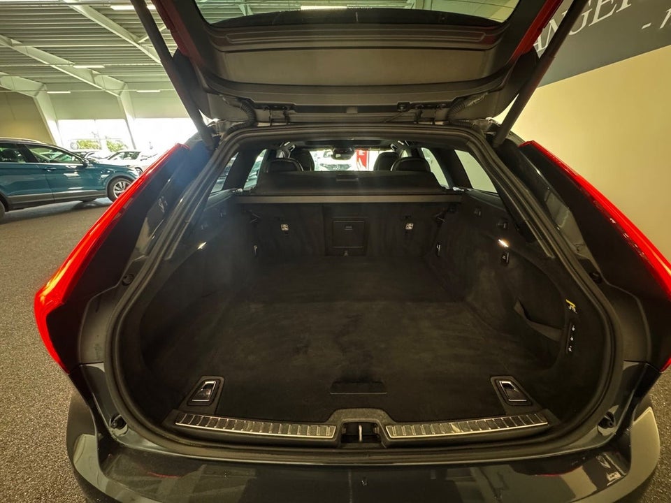 Volvo V90 2,0 T5 254 Momentum aut. 5d
