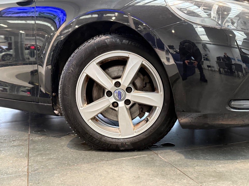 Volvo V40 2,0 D2 120 Momentum Eco 5d