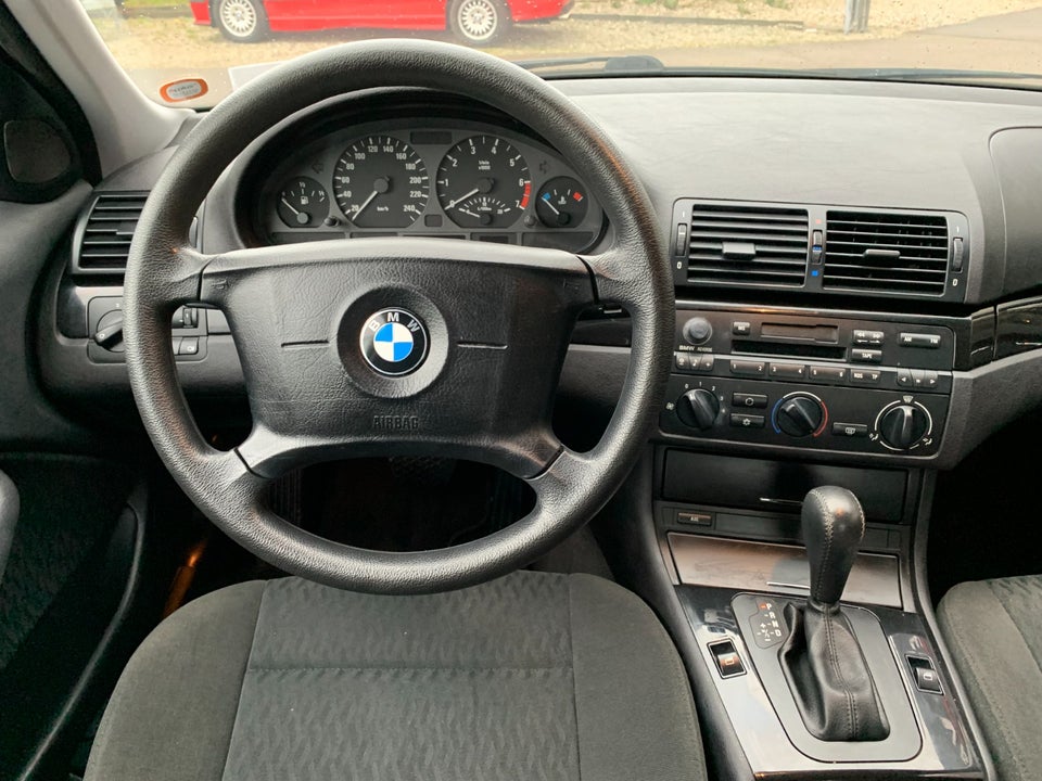 BMW 320i 2,2 aut. 4d