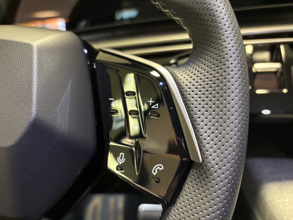 Peugeot e-3008 77 GT Pack 5d