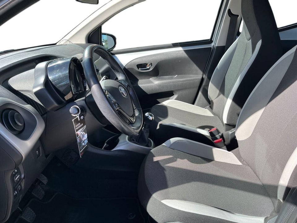 Toyota Aygo 1,0 VVT-i x-play 5d