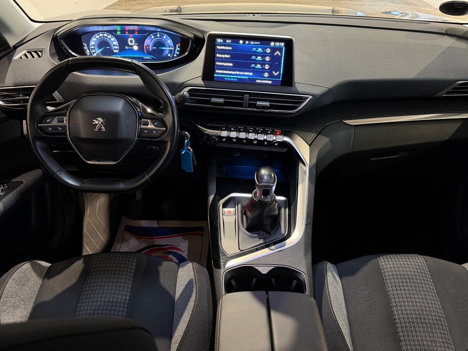 Peugeot 3008 1,2 e-THP 130 Active 5d