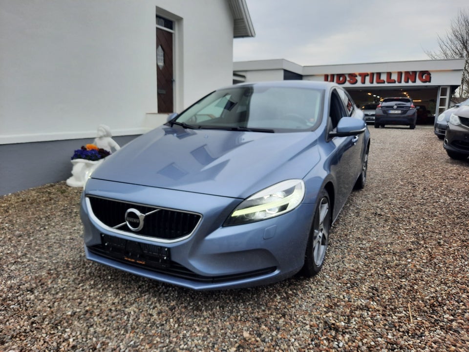Volvo V40 2,0 D2 120 Momentum 5d