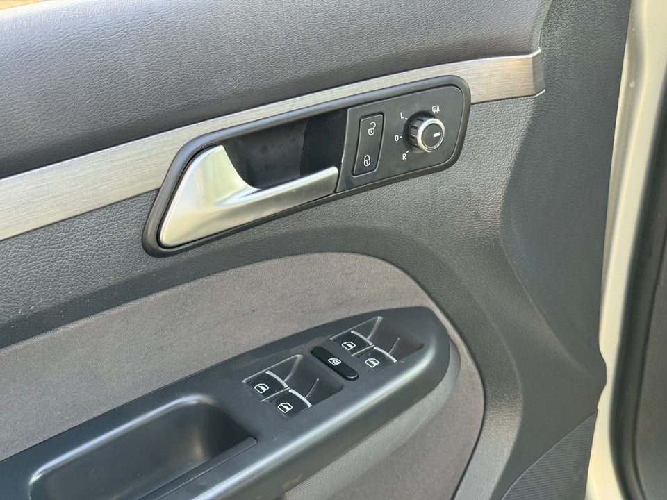 VW Touran 1,6 TDi 105 Comfortline BMT Van 5d