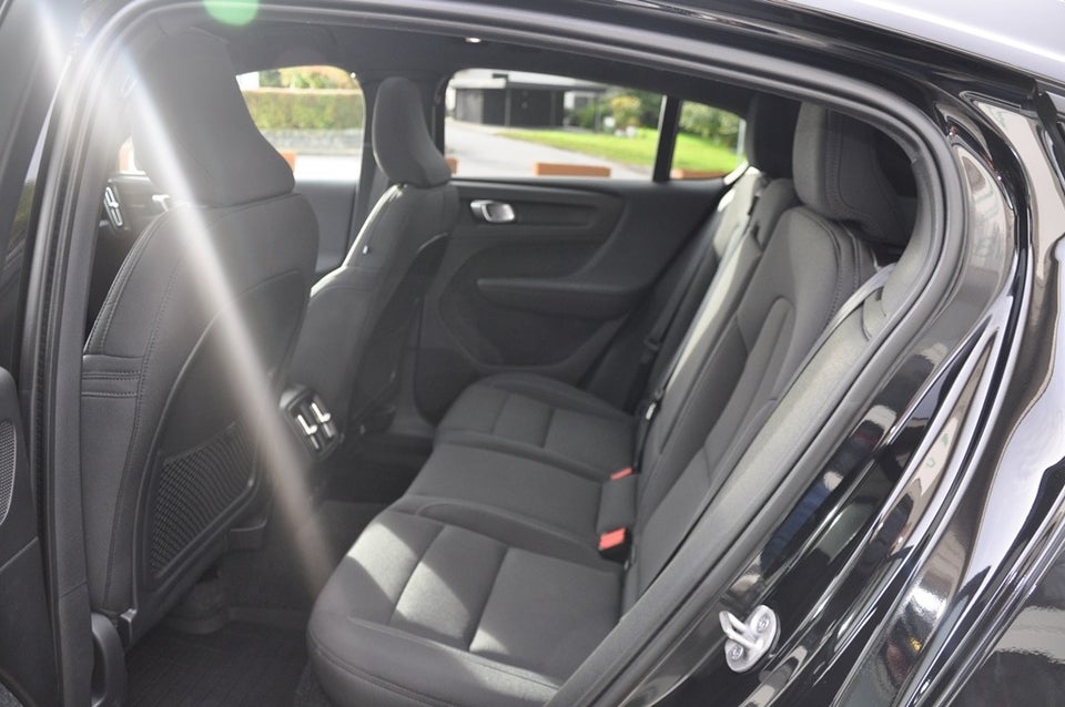 Volvo EC40 Extended Range Black Edition 5d