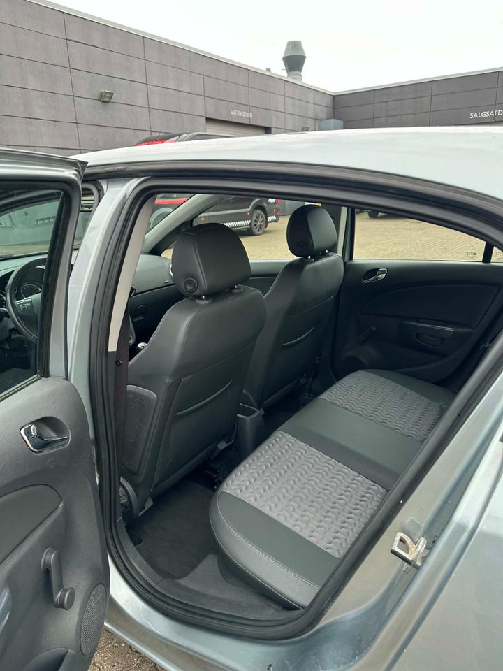 Opel Corsa 1,2 16V Cosmo 5d