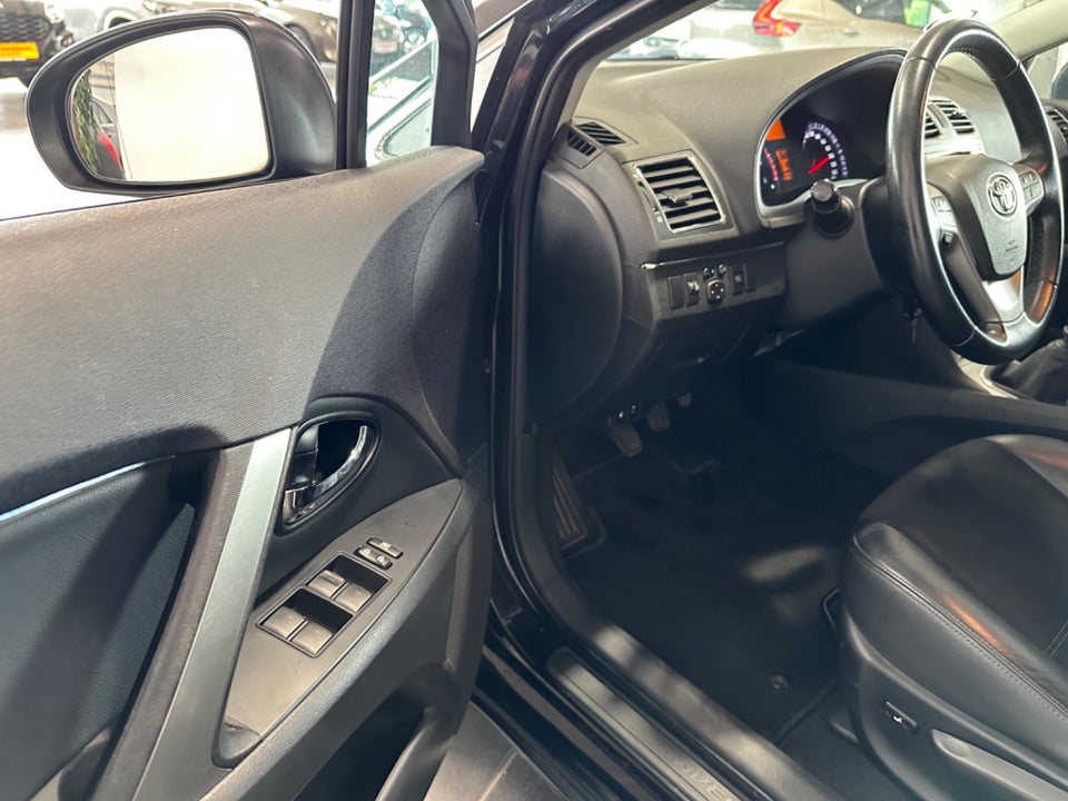 Toyota Avensis 2,0 D-4D T2 Premium stc. 5d