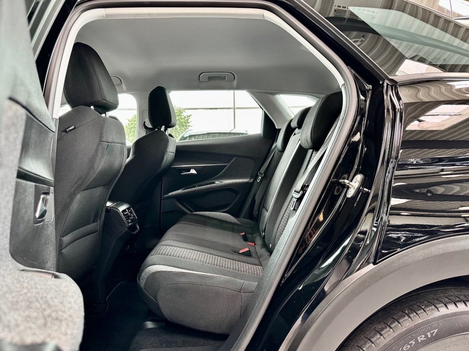 Peugeot 3008 1,2 e-THP 130 Active 5d