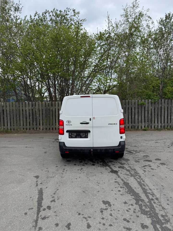 Toyota ProAce 1,5 D 120 Medium Comfort 5d