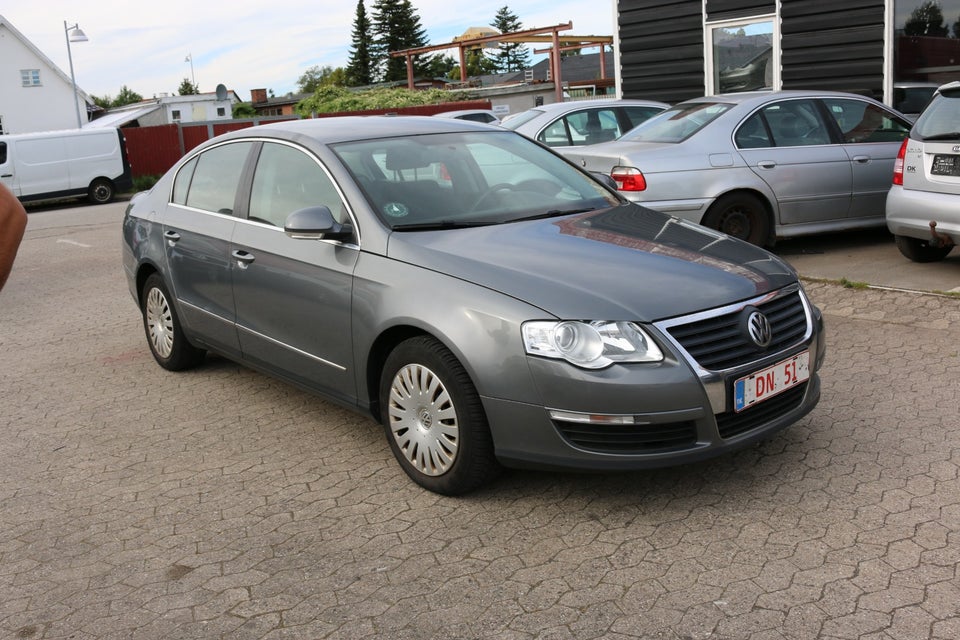 VW Passat 2,0 FSi Trendline 4d