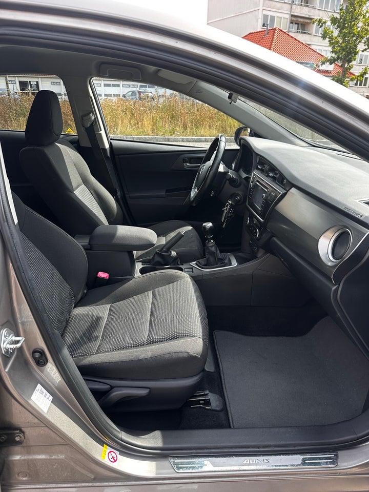 Toyota Auris 1,3 VVT-i T2+ 5d