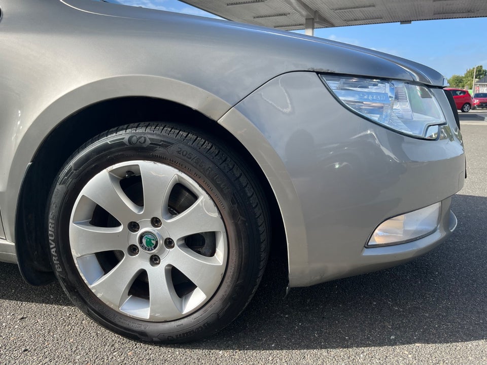 Skoda Superb 2,0 TDi 140 Comfort Combi DSG 5d