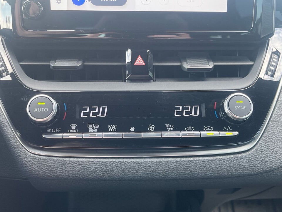 Toyota Corolla 1,8 Hybrid Essential Touring Sports e-CVT 5d