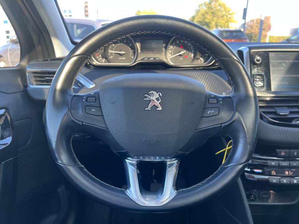 Peugeot 208 1,2 VTi 82 Selection Sky 5d