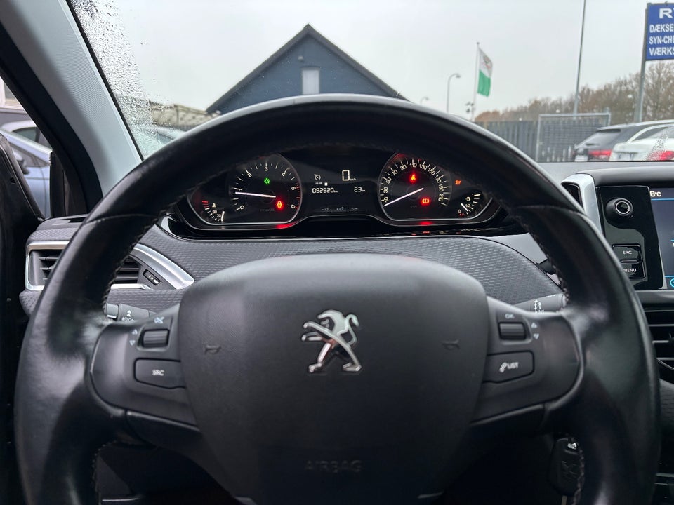 Peugeot 208 1,6 BlueHDi 100 Allure Sky 5d