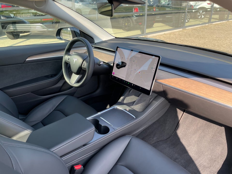 Tesla Model 3 Long Range AWD 4d