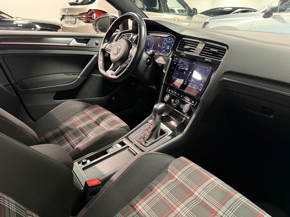 VW Golf VII 2,0 GTi Performance DSG 5d