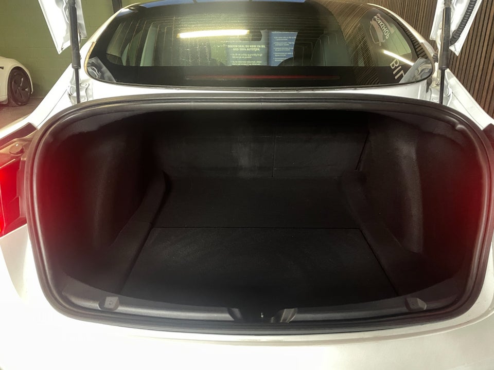 Tesla Model 3 Standard Range+ RWD 4d