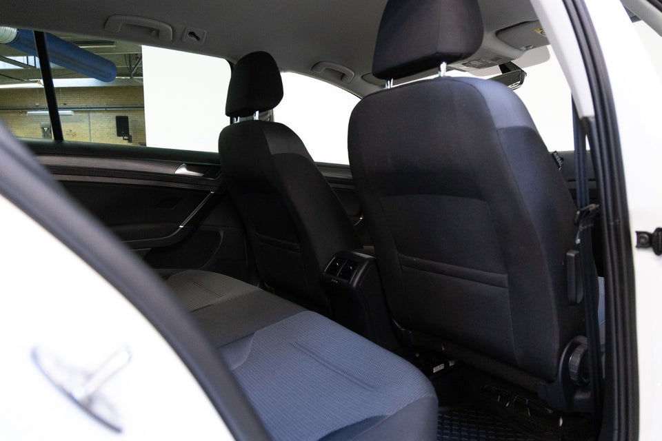 VW Golf VII 1,0 TSi 110 Comfortline Variant 5d