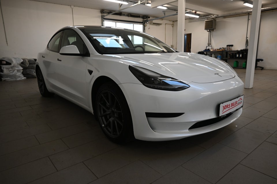 Tesla Model 3 Standard Range+ RWD 4d