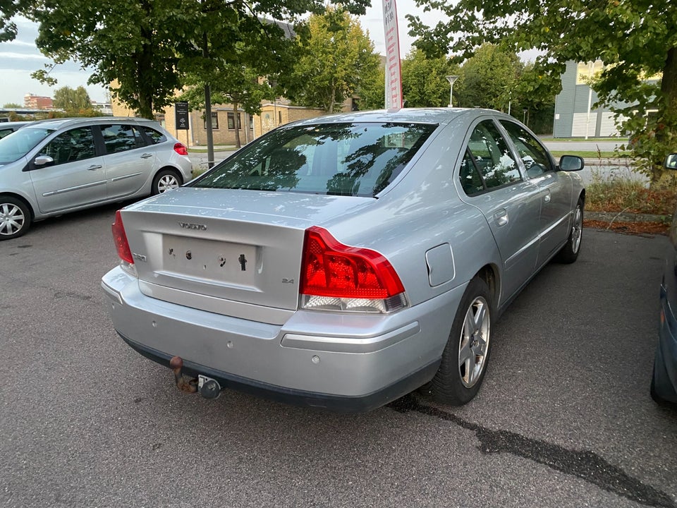 Volvo S60 2,4 170 Momentum 4d