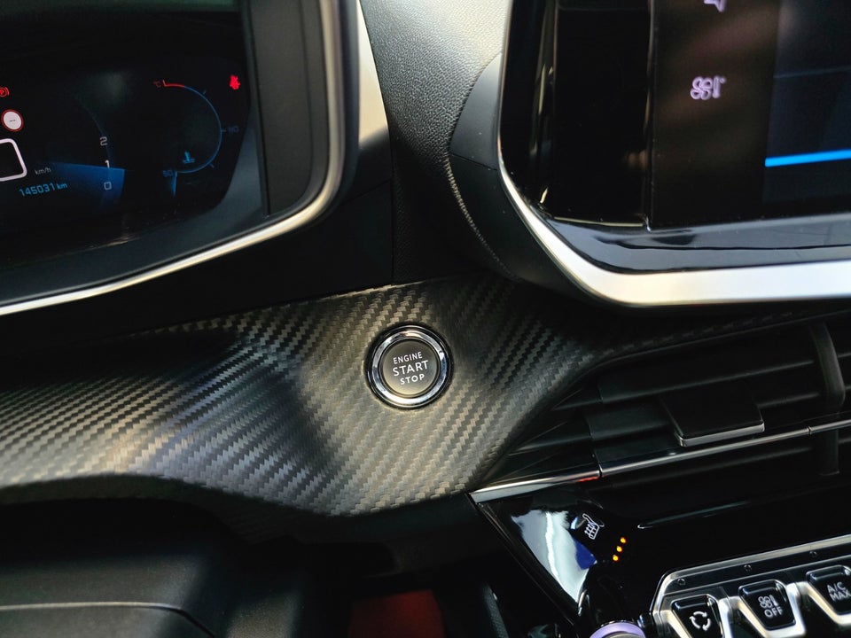 Peugeot 208 1,2 PureTech 100 Allure Sky 5d