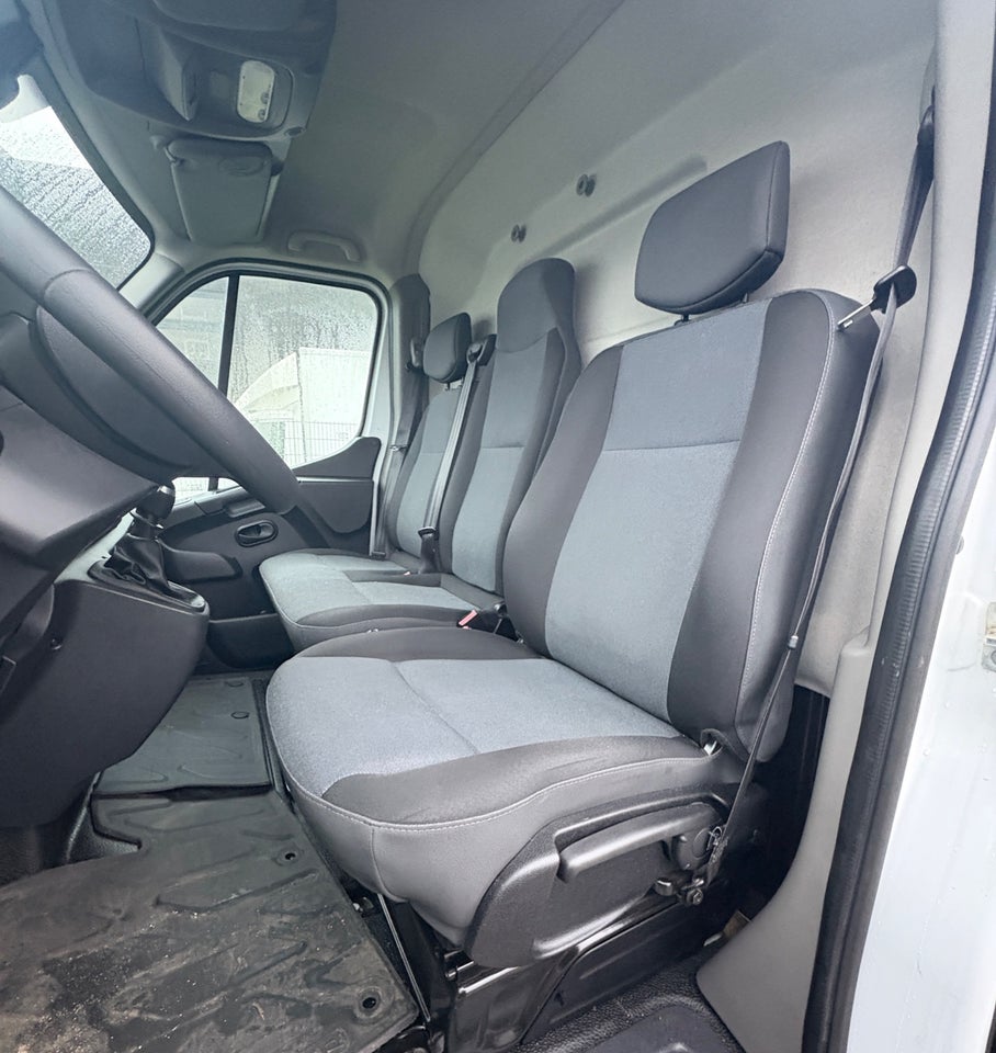 Renault Master IV T33 2,3 dCi 150 L2H2 Kassevogn