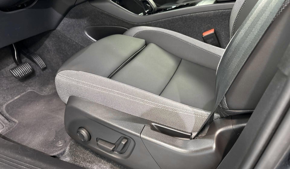 Volvo XC40 ReCharge Extended Range Plus 5d