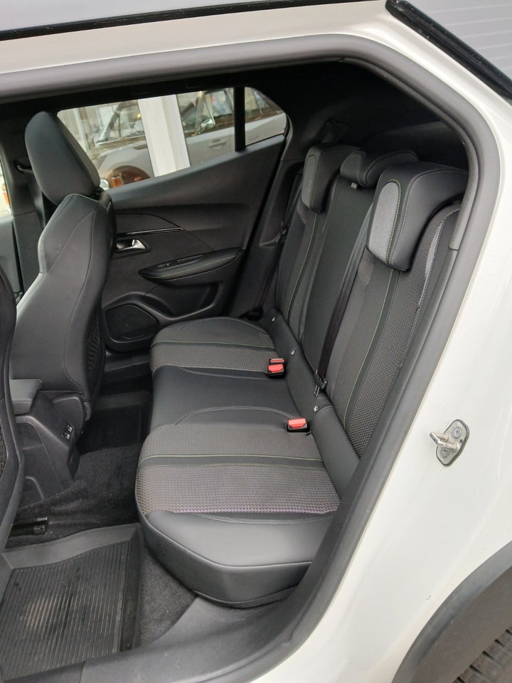 Peugeot e-2008 50 GT Sky 5d