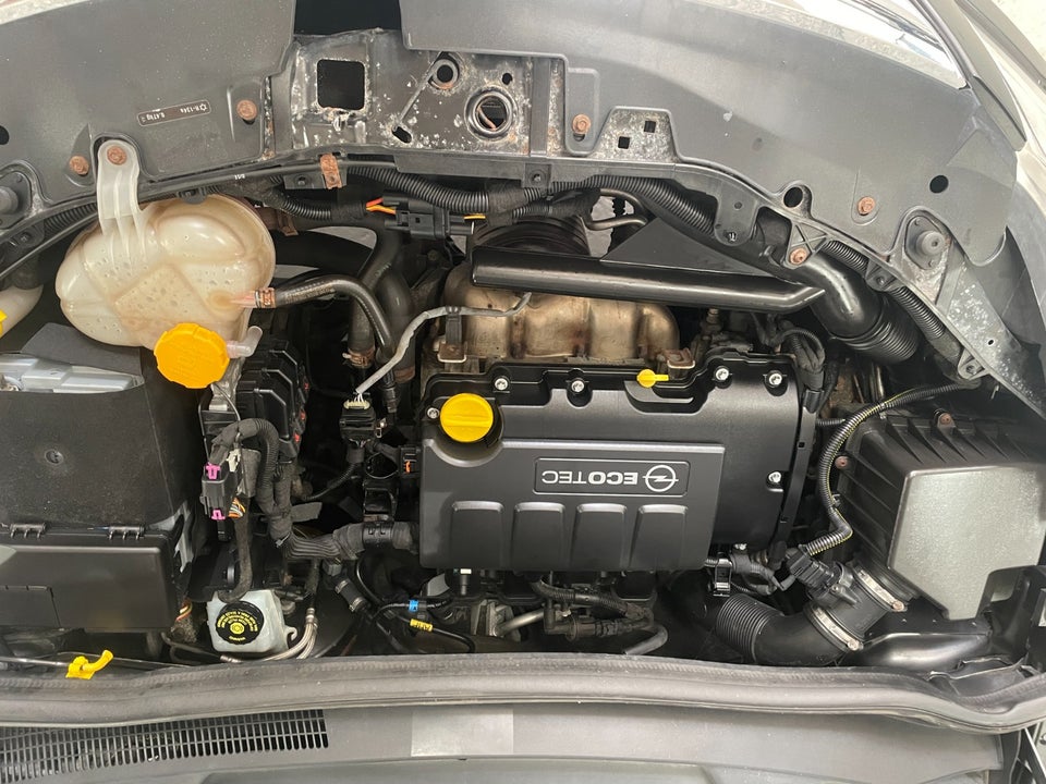 Opel Corsa 1,4 16V Cosmo 5d
