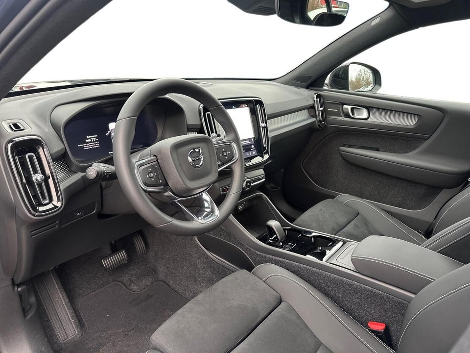Volvo EX40 Extended Range Black Edition Excess 5d
