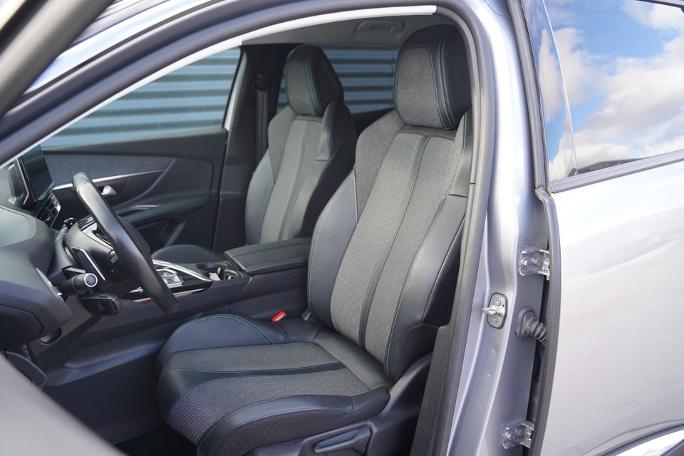 Peugeot 3008 1,6 Hybrid First Selection EAT8 5d