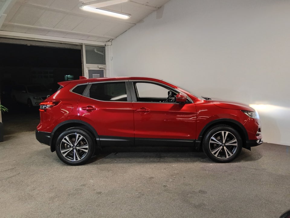 Nissan Qashqai 1,3 Dig-T 140 N-Connecta 5d