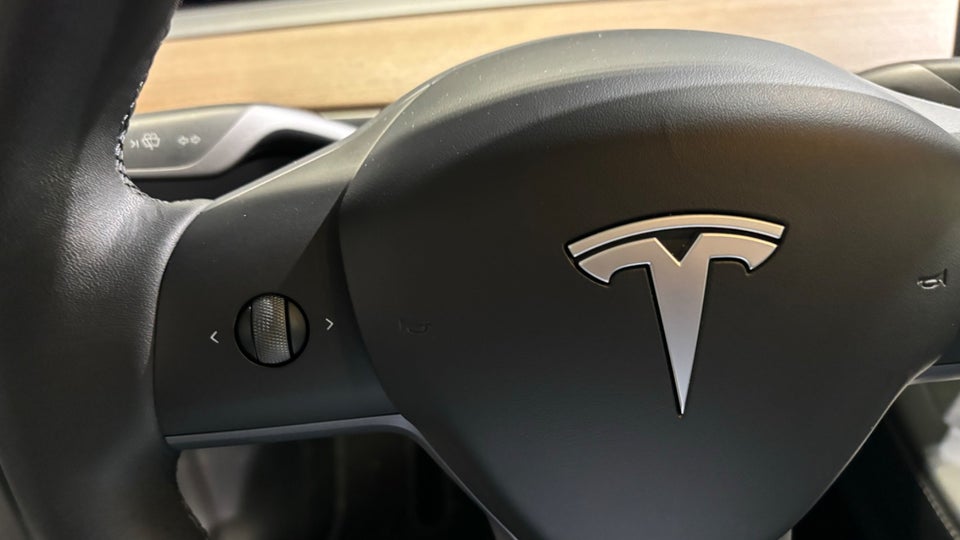 Tesla Model Y Long Range AWD 5d