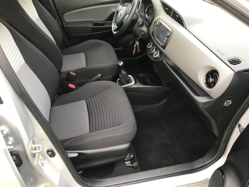 Toyota Yaris 1,0 VVT-i T2 5d