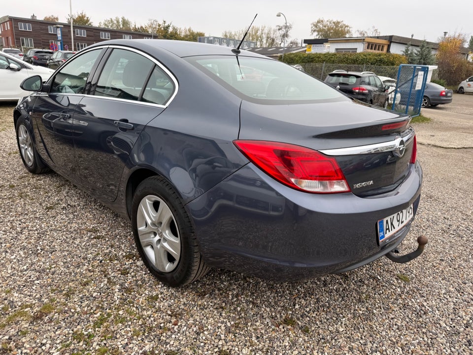 Opel Insignia 1,8 Edition 4d