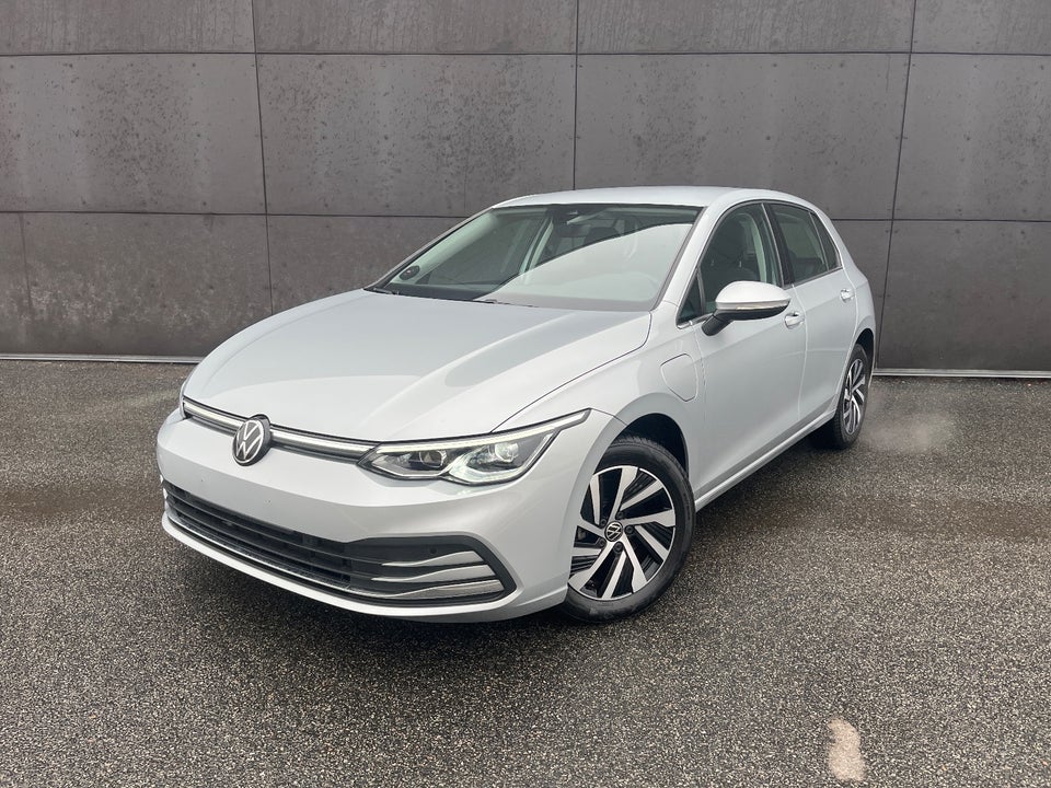 VW Golf VIII 1,4 eHybrid Style DSG 5d