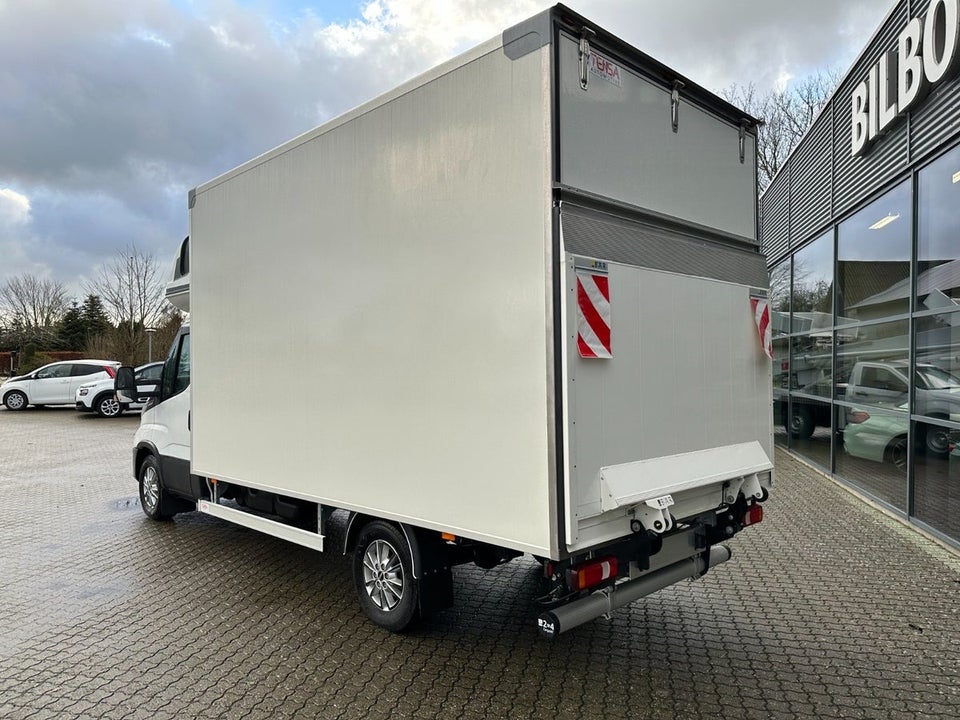 Iveco Daily 3,0 35S18 4100mm Box m/lift AG8