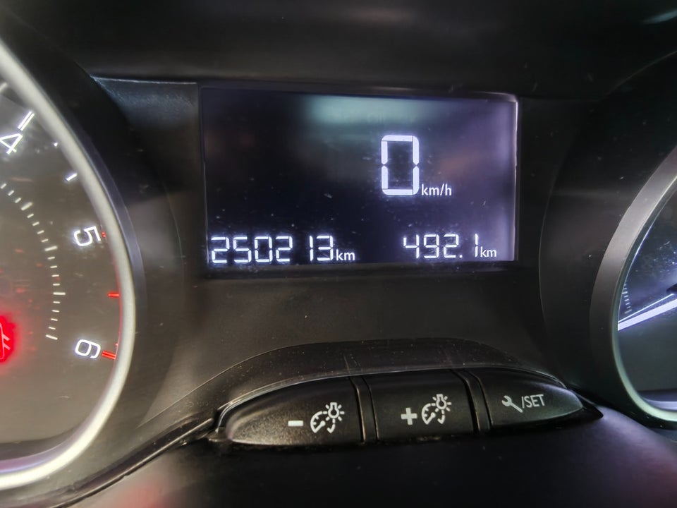 Peugeot 208 1,6 BlueHDi 100 Allure 5d
