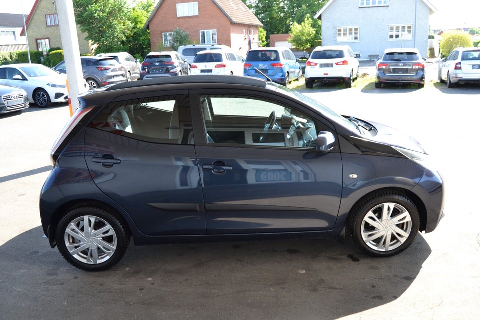 Toyota Aygo 1,0 VVT-i x-wave Sky 5d