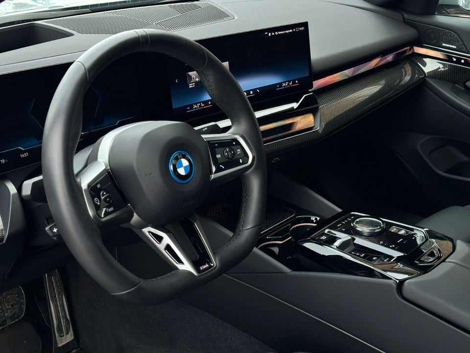 BMW i5 eDrive40 Fully Charged M-Sport Pro 4d