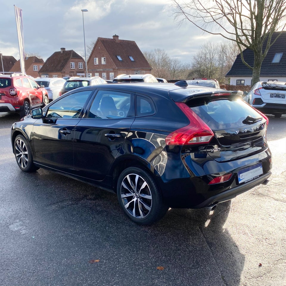 Volvo V40 2,0 D3 150 Momentum 5d