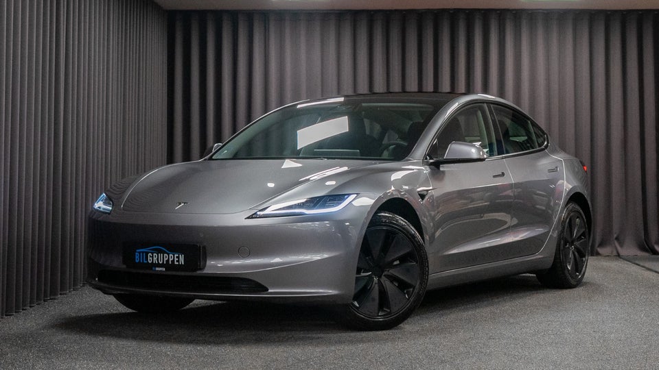 Tesla Model 3 RWD 4d