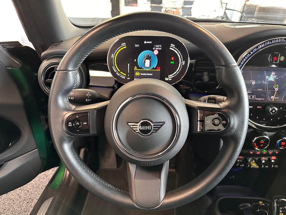 MINI Cooper SE Essential 3d