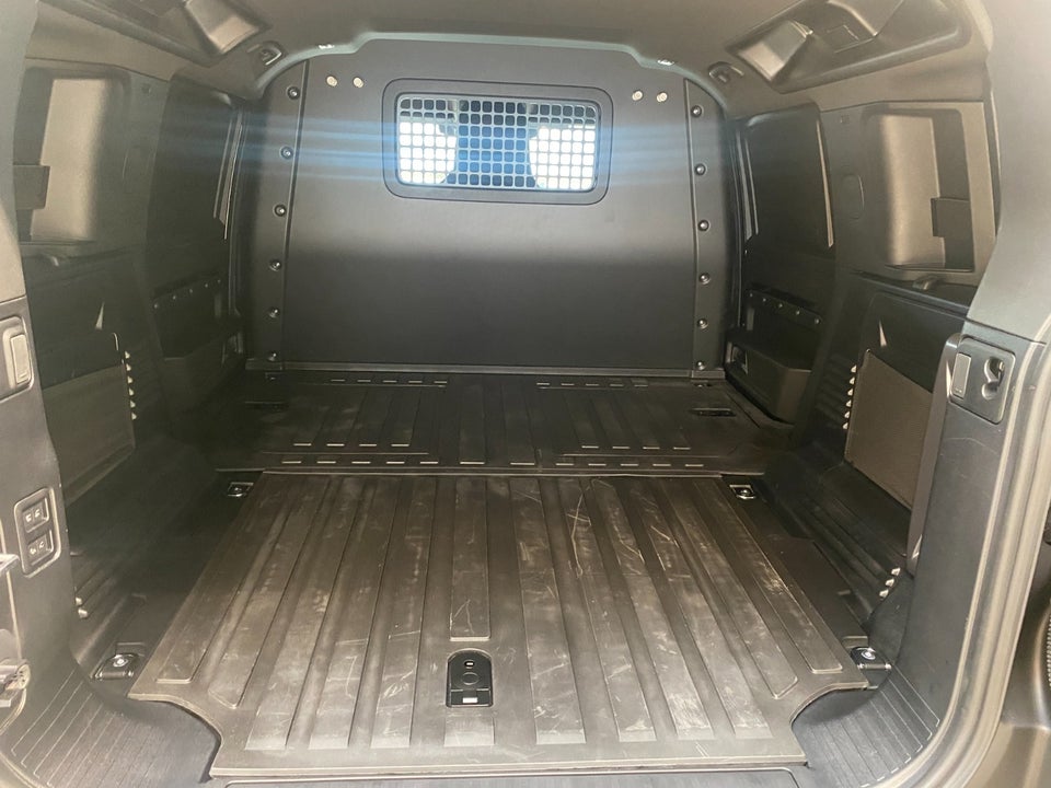 Land Rover Defender 110 3,0 D250 Hard Top X-Dynamic SE aut. Van 5d