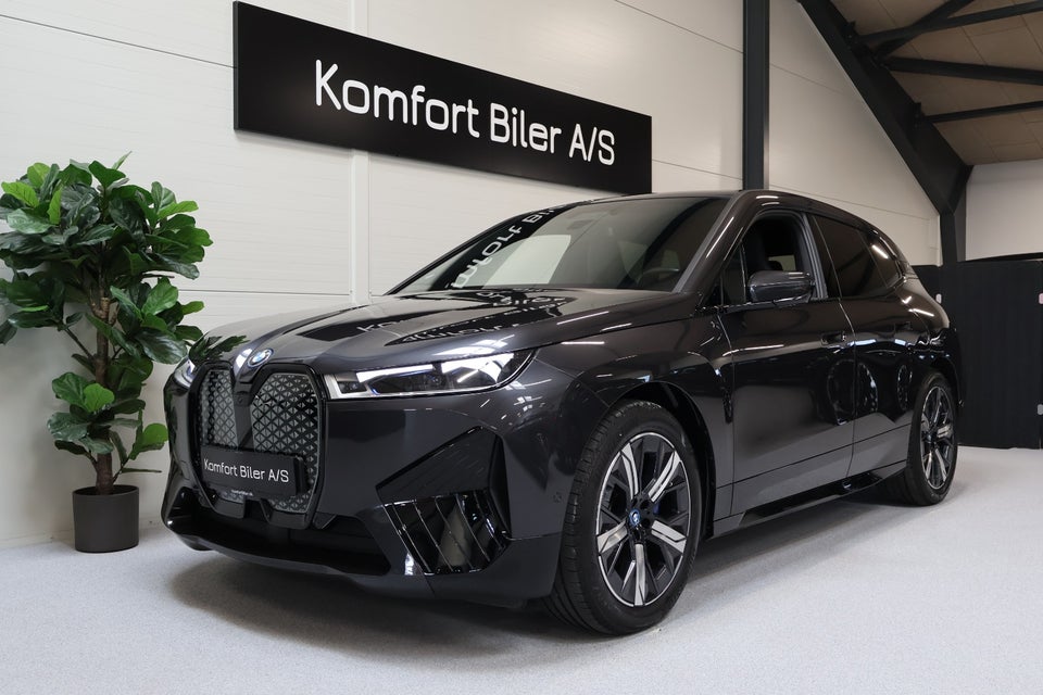 BMW iX xDrive40 Supercharged 5d