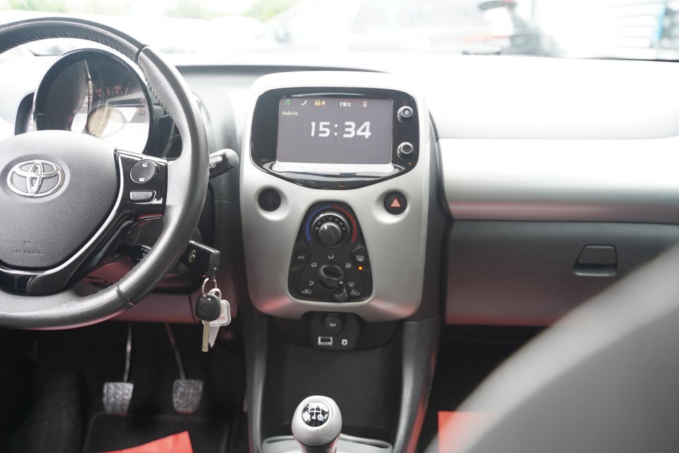 Toyota Aygo 1,0 VVT-i x-play 5d