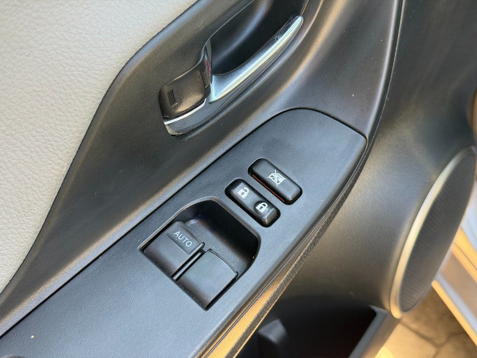 Toyota Yaris 1,0 VVT-i T2 Komfort 5d